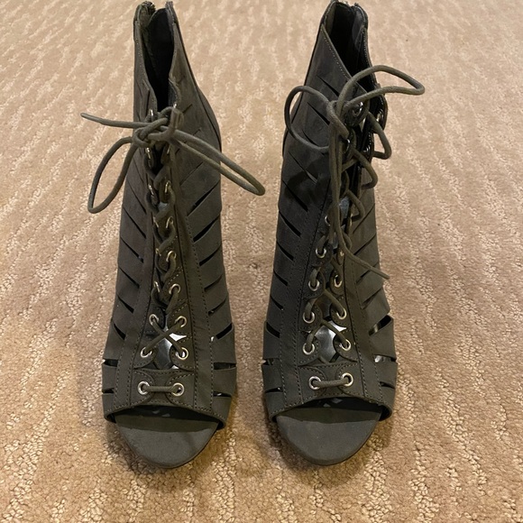 Lace up Guess Heels - Picture 4 of 4